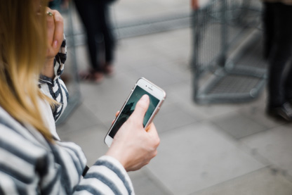 Person no mobile phone in public