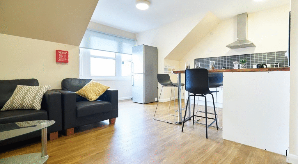 HealdCourt_KitchenLounge1